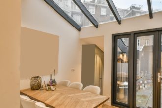Créer une véranda dans le Val-d’Oise : le guide pour agrandir sa maison avec style